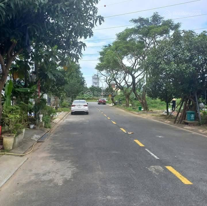 Bán nhà -CẨM NAM 12 Đường 7m5 lề 4m -Hướng : Tây bắc .ngó qua công viên nhà có bản vẻ thiết