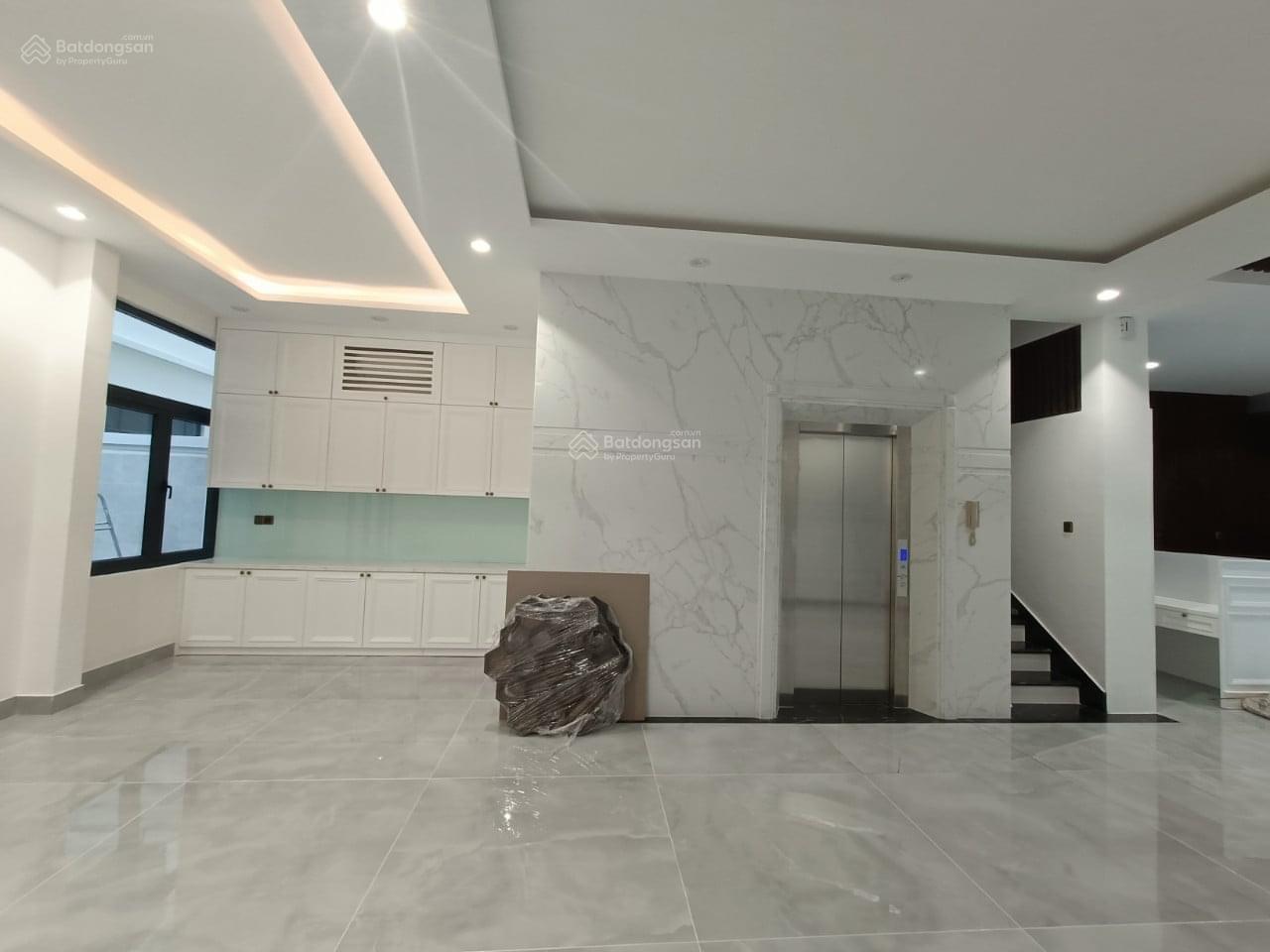 Cho thuê nhà phố liền kề loại TMDV 450m2 sàn. Có sẵn thang máy, máy lạnh tại Vinhomes Grand Park Cho thuê nhà phố liền kề loại TMDV 450m2 sàn. Có sẵn thang máy, máy lạnh tại Vinhomes Grand Park