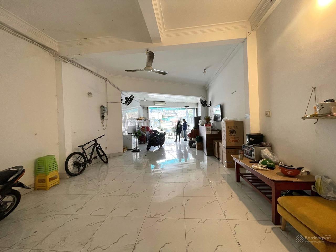 Bán nhà phố kinh doanh 1 căn duy nhất trên thị trường mặt tiền đường 2/4 chỉ có 11 tỷ Bán nhà phố kinh doanh 1 căn duy nhất trên thị trường mặt tiền đường 2/4 chỉ có 11 tỷ