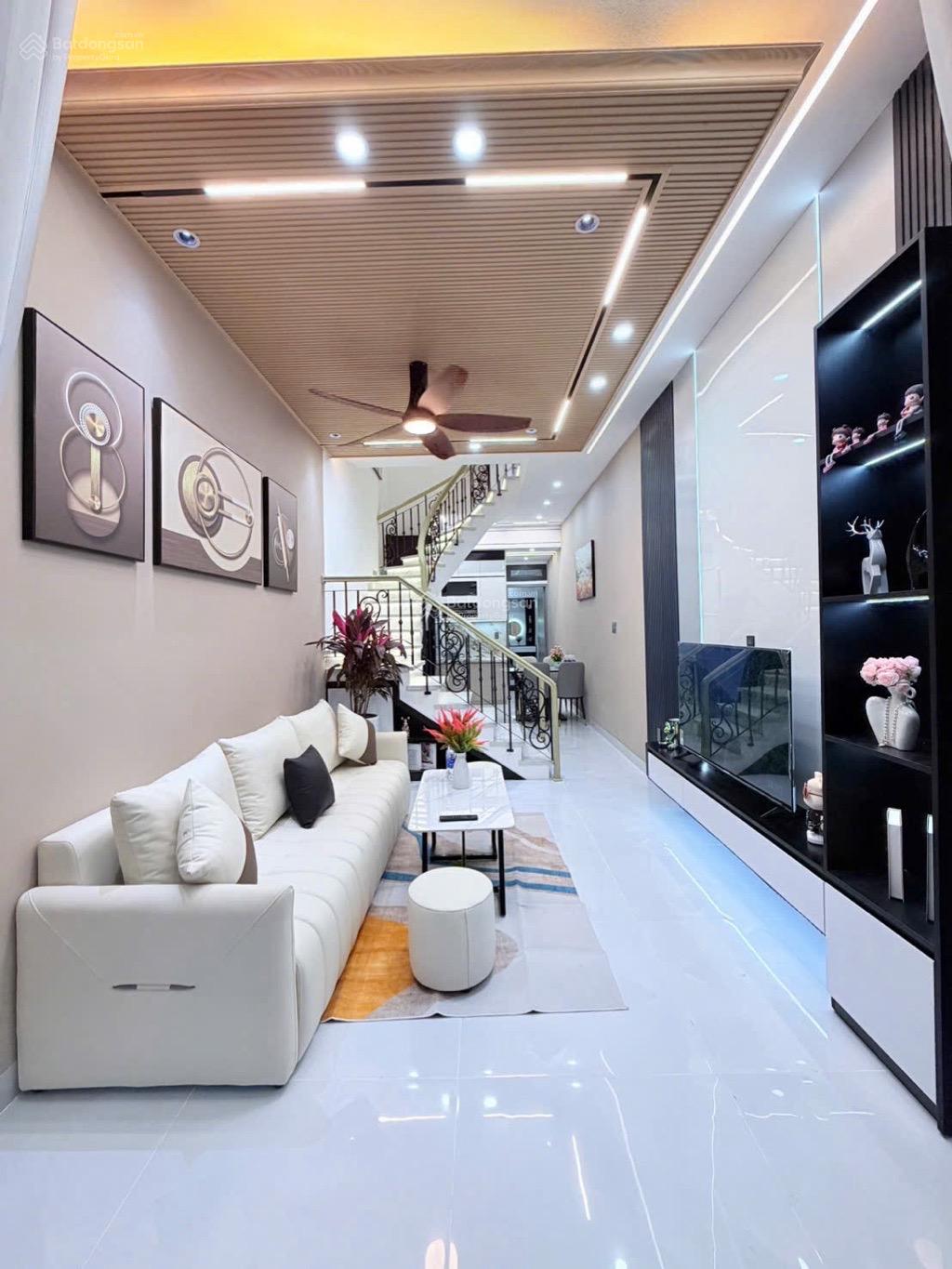 BÁN NHÀ 2 TẦNG FULL NỘI THẤT CAO CẤP TRƯNG NỮ VƯƠNG TRUNG TÂM HẢI CHÂU, SÁT CẦU RỒNG