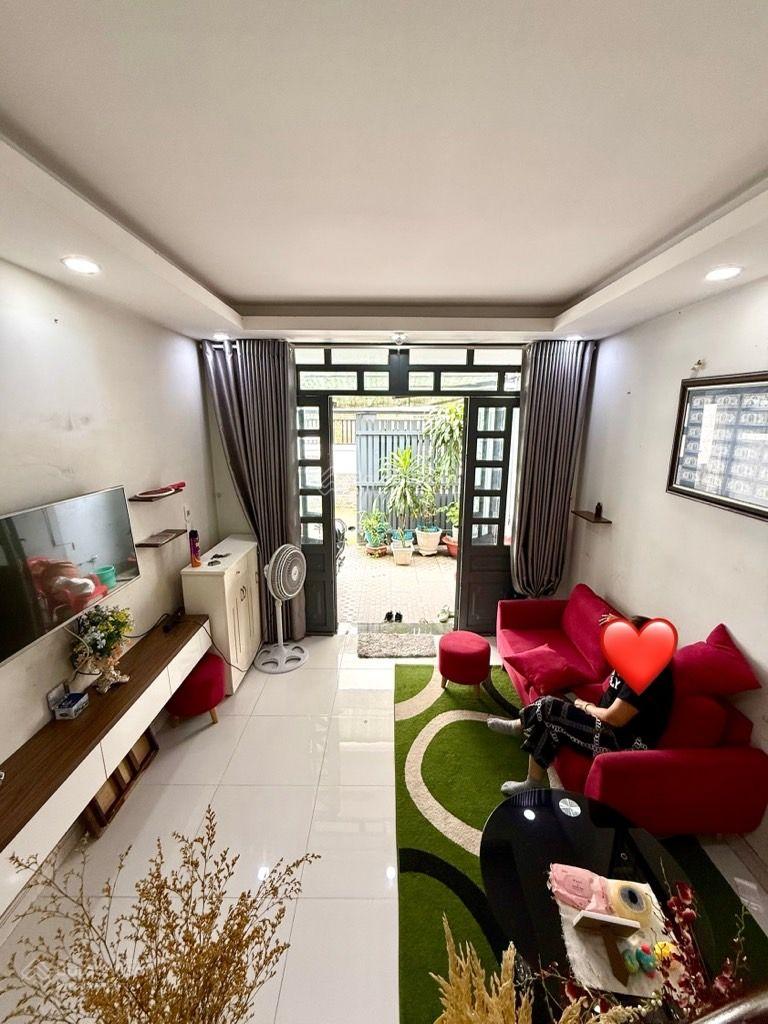 Bán nhà cạnh Phú Mỹ Hưng Q. 7, ngang 4.5m, chỉ 7.5 tỷ