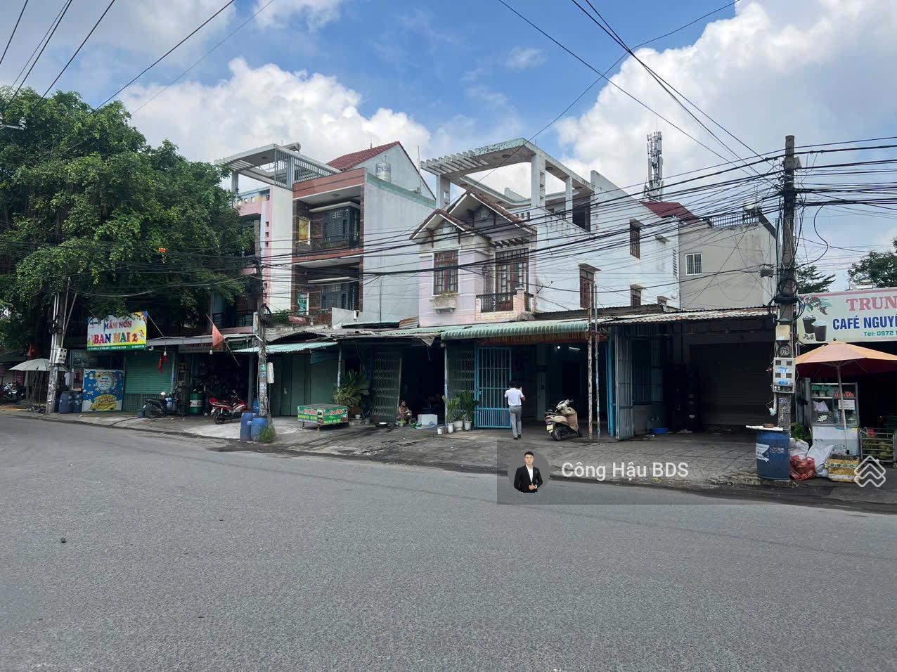 Nhà MTKD đường 19 KCN Sóng Thần. DT: 100m2 (5x 20m). ODT: 100%. Đường 20m. Giá bán: 5.8 tỷ TL Nhà MTKD đường 19 KCN Sóng Thần. DT: 100m2 (5x 20m). ODT: 100%. Đường 20m. Giá bán: 5.8 tỷ TL