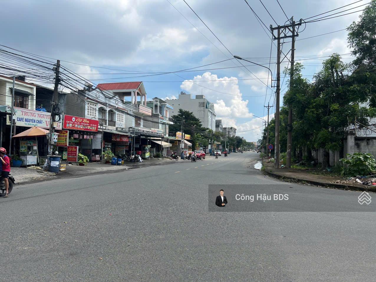 Nhà MTKD đường 19 KCN Sóng Thần. DT: 100m2 (5x 20m). ODT: 100%. Đường 20m. Giá bán: 5.8 tỷ TL Nhà MTKD đường 19 KCN Sóng Thần. DT: 100m2 (5x 20m). ODT: 100%. Đường 20m. Giá bán: 5.8 tỷ TL