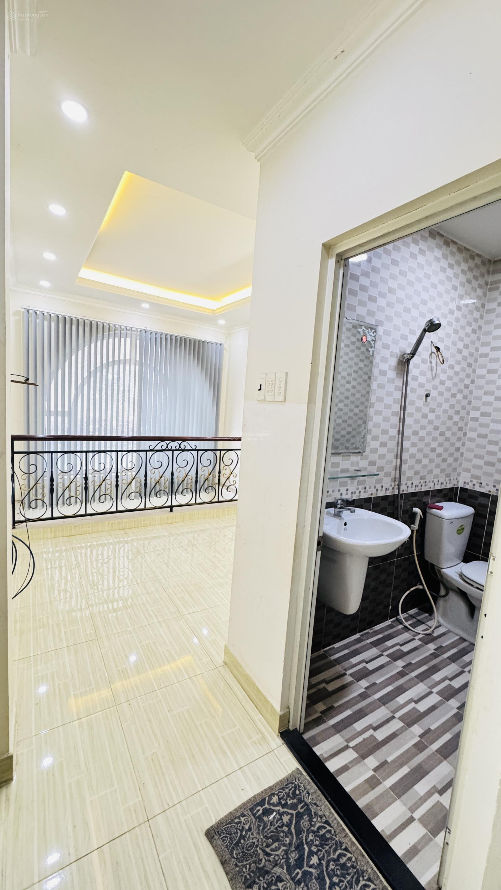 BÁN NHÀ 5 TẦNG 3 PHÒNG NGỦ HẺM AN NINH QUẬN 4