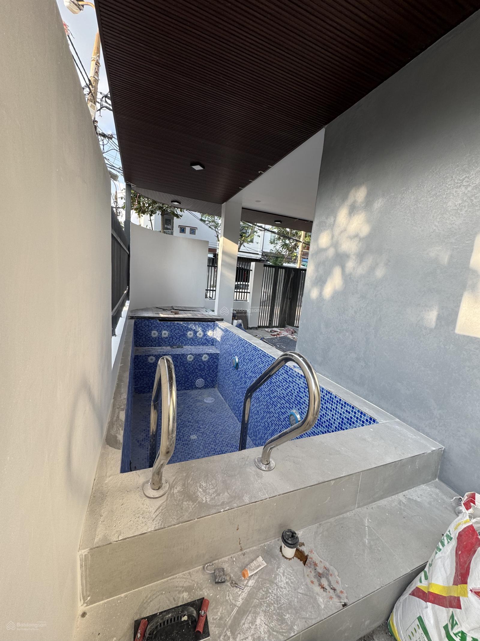 Cho thuê nhà đường Lý Đạo Thành . Sơn Trà . Hồ Bơi . Full nội thất 7 phòng