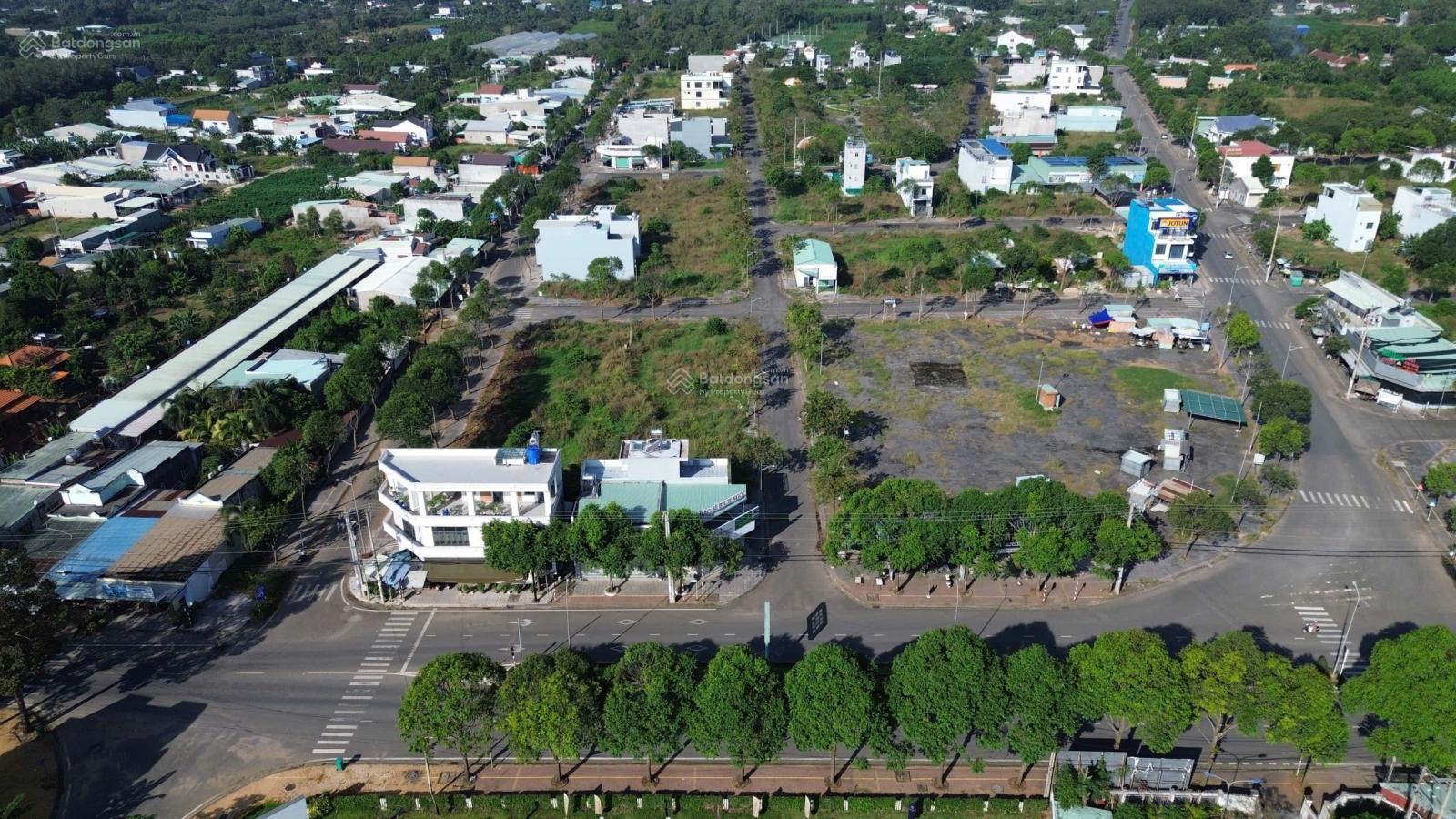 Bán 2 lô đất đối diện công viên tái định cư Hắc Dịch, công trình quán làm hơn 1 tỉ Bán 2 lô đất đối diện công viên tái định cư Hắc Dịch, công trình quán làm hơn 1 tỉ