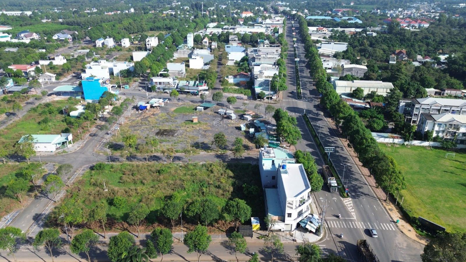 Bán 2 lô đất đối diện công viên tái định cư Hắc Dịch, công trình quán làm hơn 1 tỉ Bán 2 lô đất đối diện công viên tái định cư Hắc Dịch, công trình quán làm hơn 1 tỉ