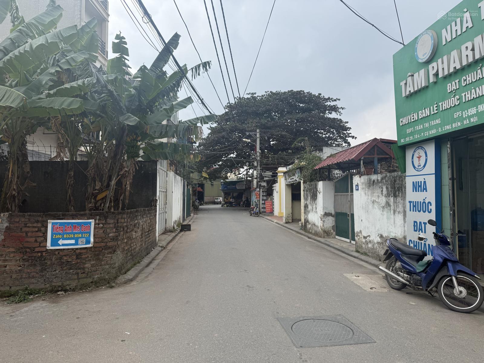 Bán 50m2 đất sổ đỏ Phường Long Biên đường thông 3.5m xe 16 chỗ vào giá 5.5 tỷ LH: 0902 132 ***