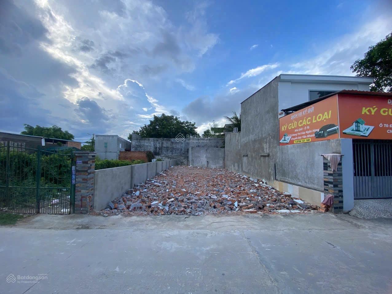 Đất mặt tiền đường Phú Trung Nha Trang DT 179.3m2 ngang 8m giá 4tỷ2 siêu tốt Đất mặt tiền đường Phú Trung Nha Trang DT 179.3m2 ngang 8m giá 4tỷ2 siêu tốt