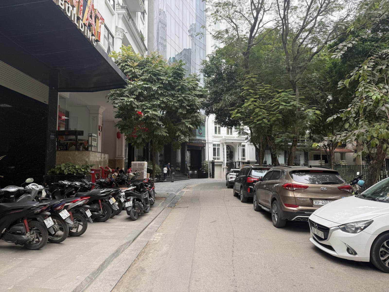 Bán siêu phẩm 147.4m2 đất mặt phố Duy Tân khu vip kinh doanh đỉnh, giá 352tr/m2, LH: 0902 132 ***