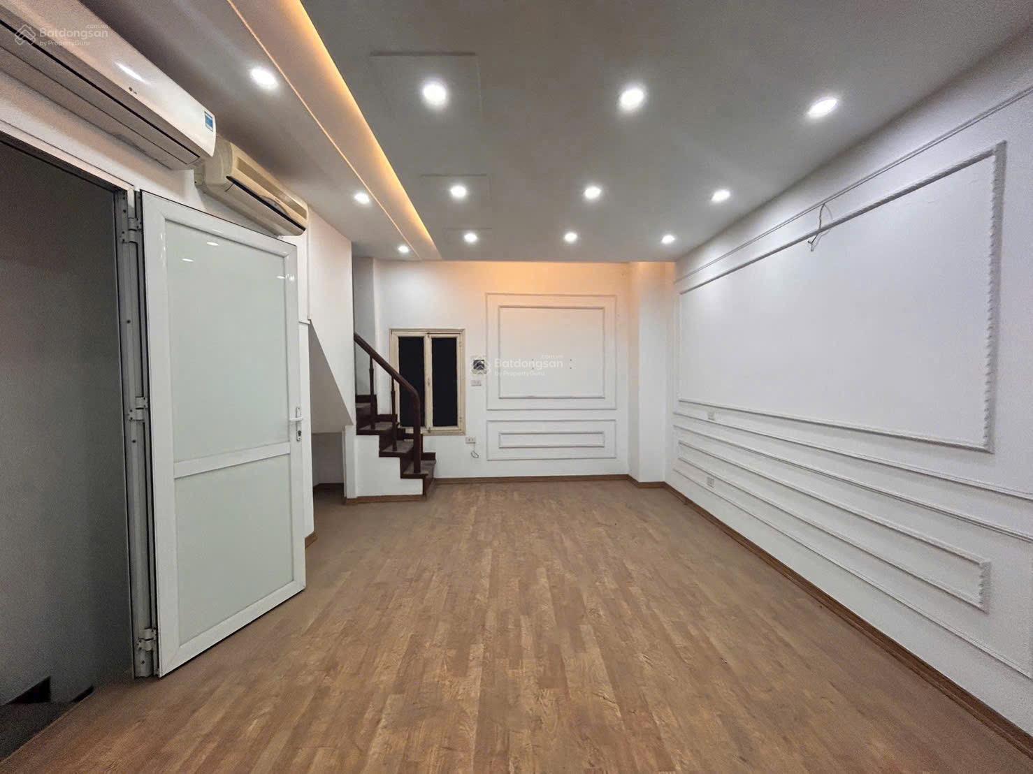 Bán gấp nhà mặt phố kim mã 25mx5t đẹp kd vỉa hè rộng lô góc giá 14,5 tỷ