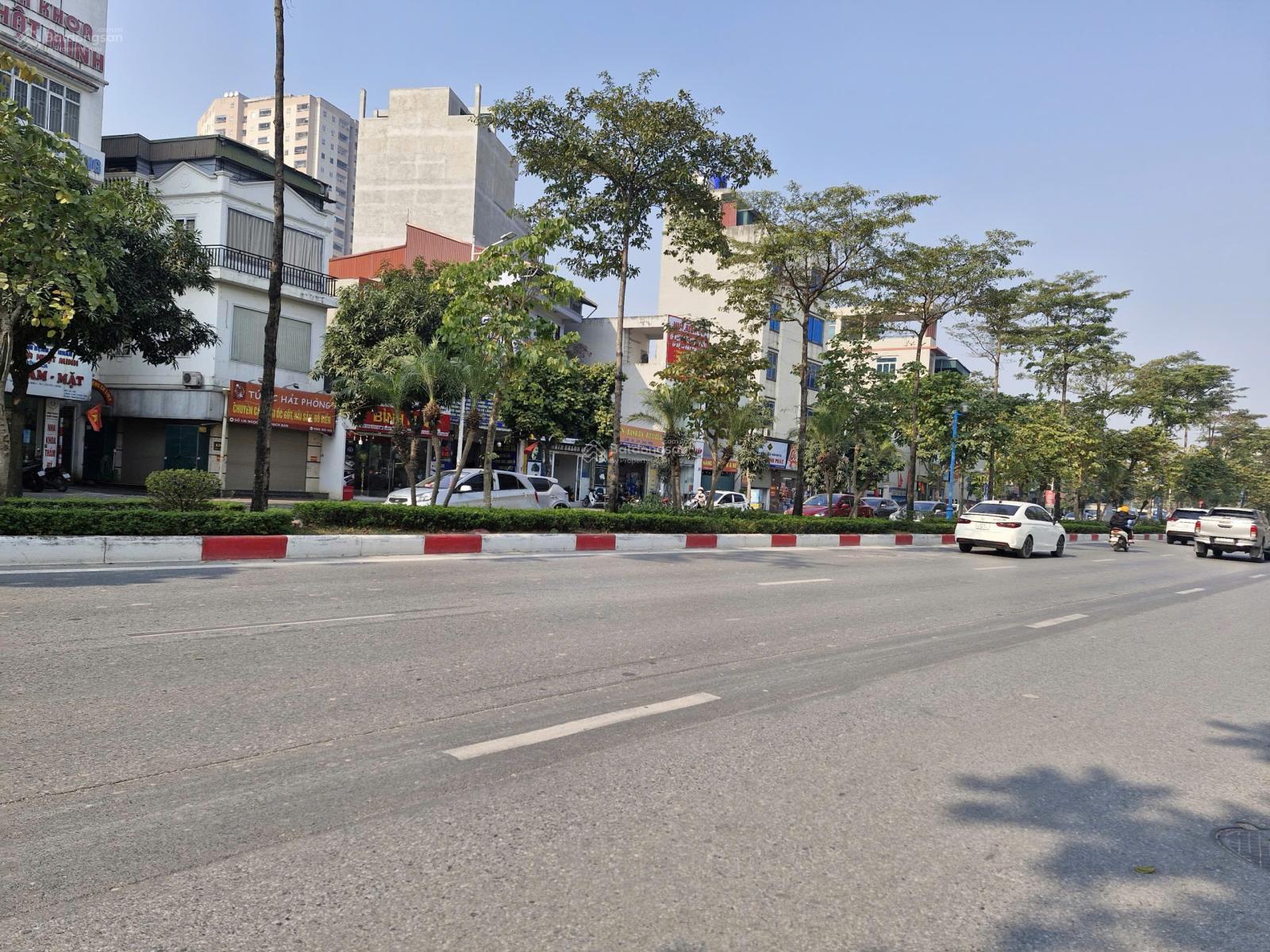 Bán đất mặt phố Cổ Linh, Thạch Bàn, 50m2, MT 5m, giá 27 tỷ, lô góc vỉa hè 8m, kinh doanh đắc địa Bán đất mặt phố Cổ Linh, Thạch Bàn, 50m2, MT 5m, giá 27 tỷ, lô góc vỉa hè 8m, kinh doanh đắc địa