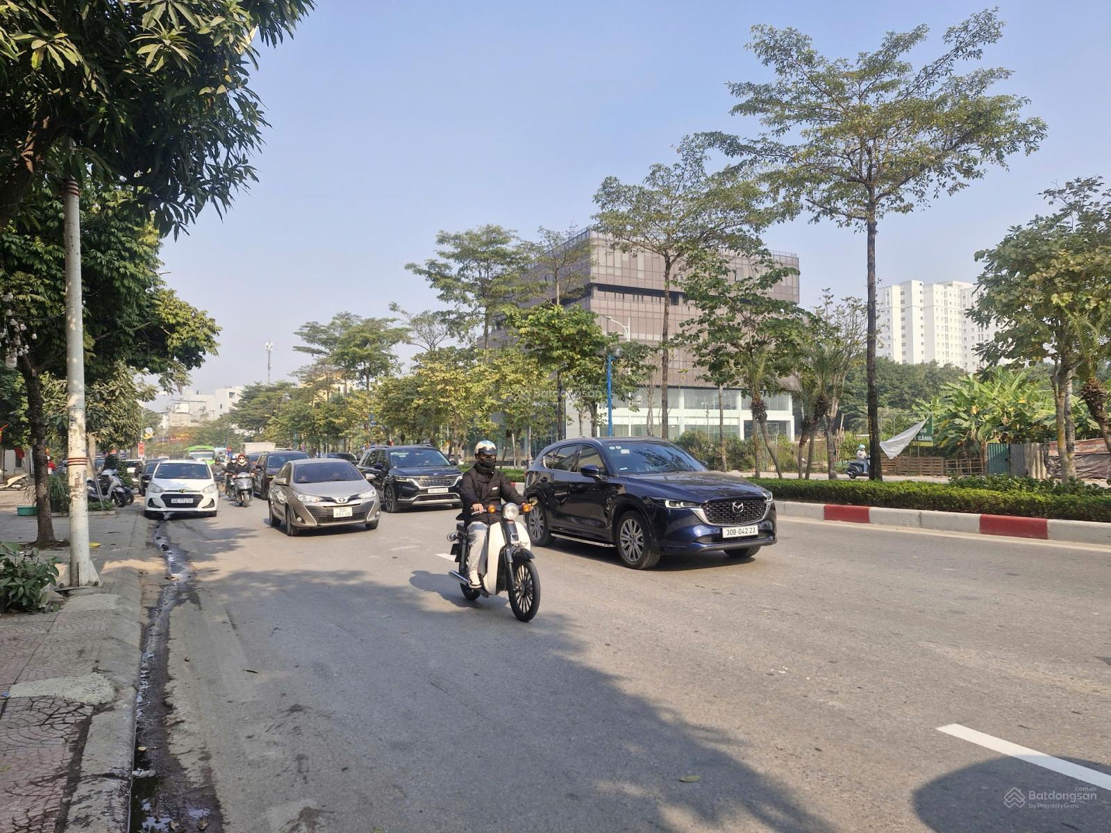 Bán đất mặt phố Cổ Linh, Thạch Bàn, 50m2, MT 5m, giá 27 tỷ, lô góc vỉa hè 8m, kinh doanh đắc địa Bán đất mặt phố Cổ Linh, Thạch Bàn, 50m2, MT 5m, giá 27 tỷ, lô góc vỉa hè 8m, kinh doanh đắc địa