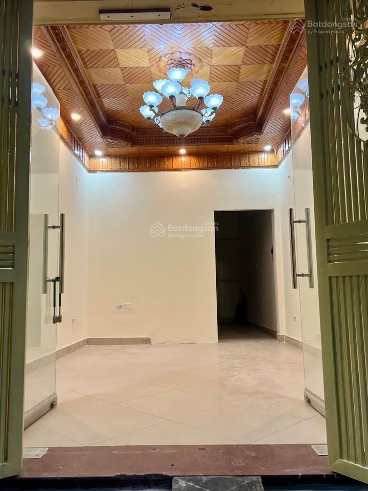 Cho thuê nhà riêng ngõ 18 Huỳnh Thúc Kháng, Đống Đa. DT 50m2, 5 tầng, ngõ oto, trung tâm. 25 triệu