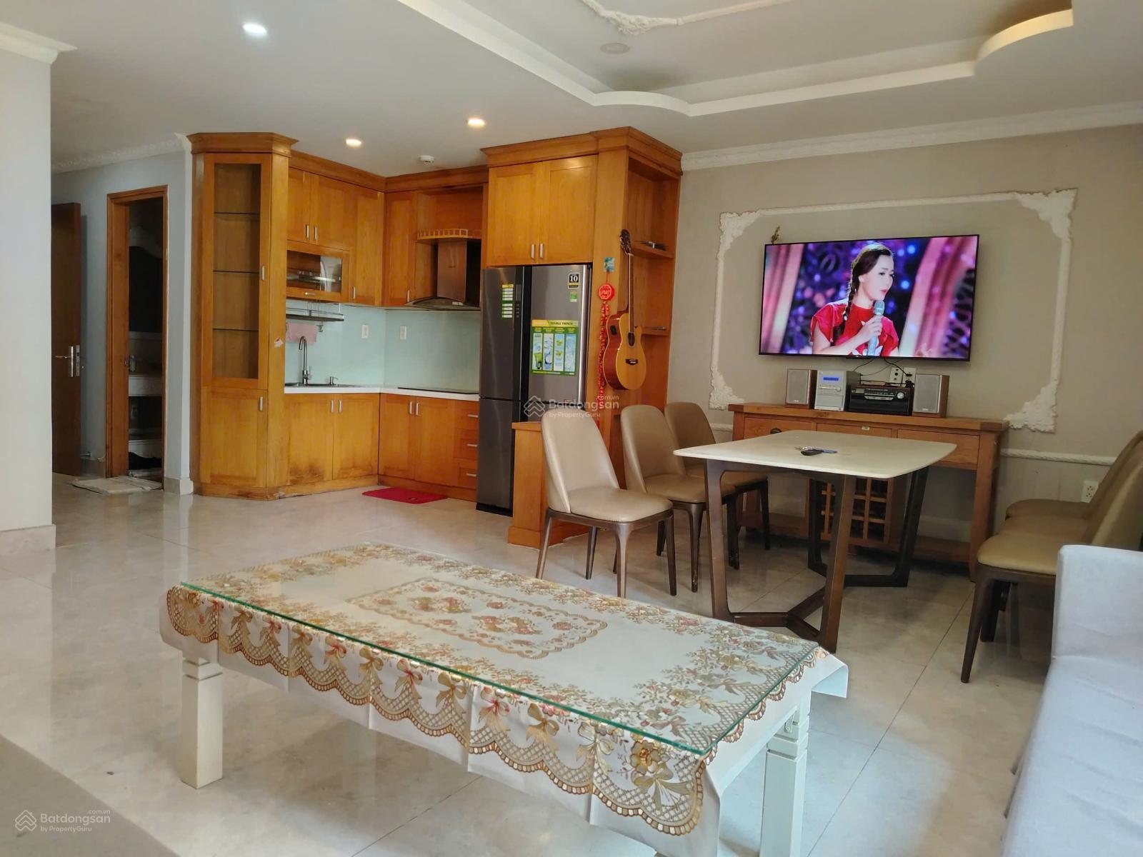 Cho thuê căn hộ 2PN; 2WC; 17tr/tháng; Full nội thất; gần thang máy, hồ bơi, GYM, thư viện...