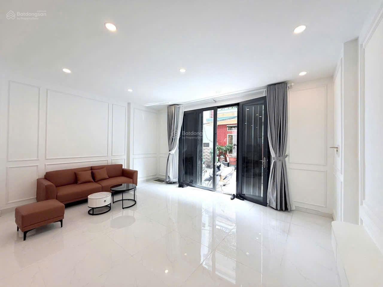 Cần bán nhà Lạc Long Quân 6x12m, 1 trệt 2 lầu, 4PN 5wc, 8,5 tỷ
