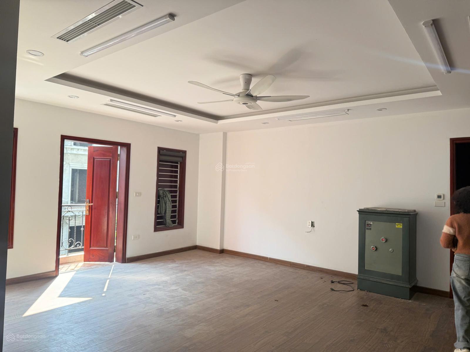 Siêu phẩm duy nhất LK319 Hồng Tiến: DT 161M2, Măt tiền 10M, 6 Tầng Thang máy, Lô góc, dòng tiền.