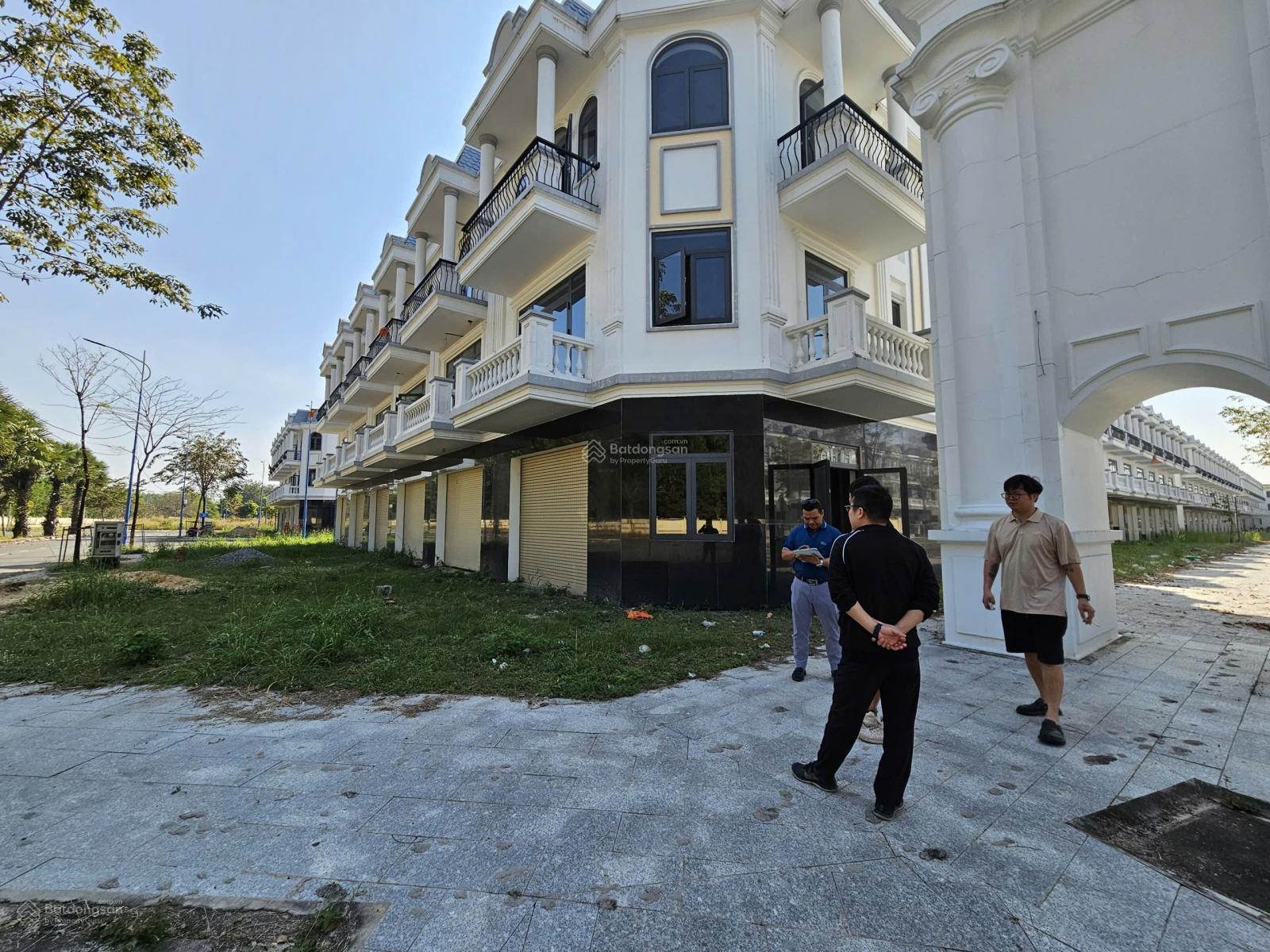 CĂN GÓC 2 MẶT TIỀN HIẾM NHÀ PHỐ CHUYÊN GIA KCN BÀU BÀNG