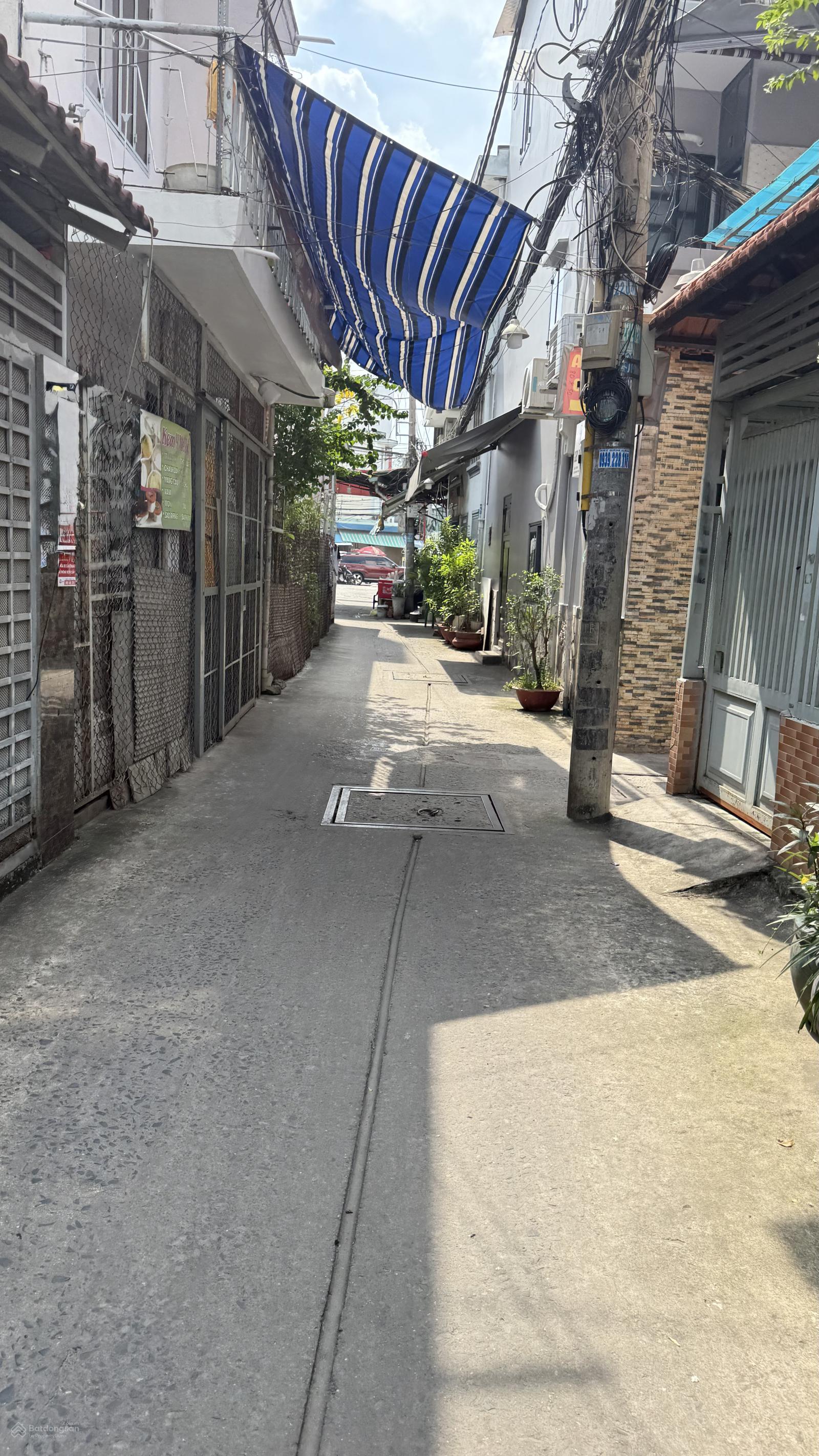 Nằm ngay vị trí đẹp DT công nhận đủ trên sổ Cách Mạng Tháng 8 hẻm VF3