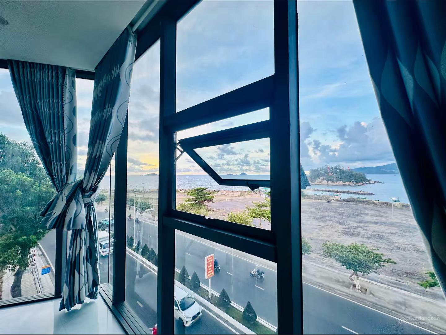 CĂN GÓC VIEW BIỂN MẶT TIỀN PHẠM VĂN ĐỒNG / NHA TRANG - 17ty5