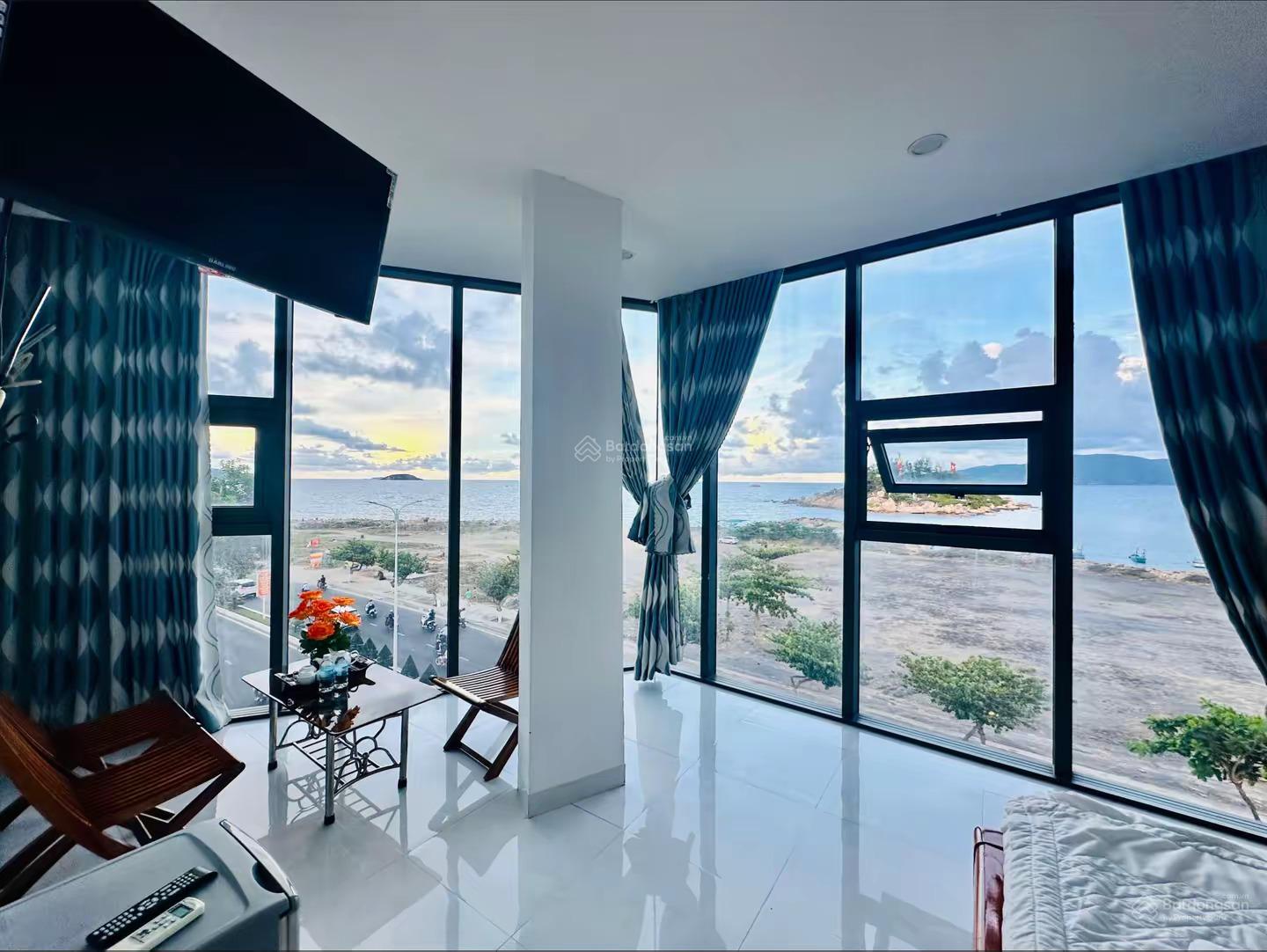 CĂN GÓC VIEW BIỂN MẶT TIỀN PHẠM VĂN ĐỒNG / NHA TRANG - 17ty5