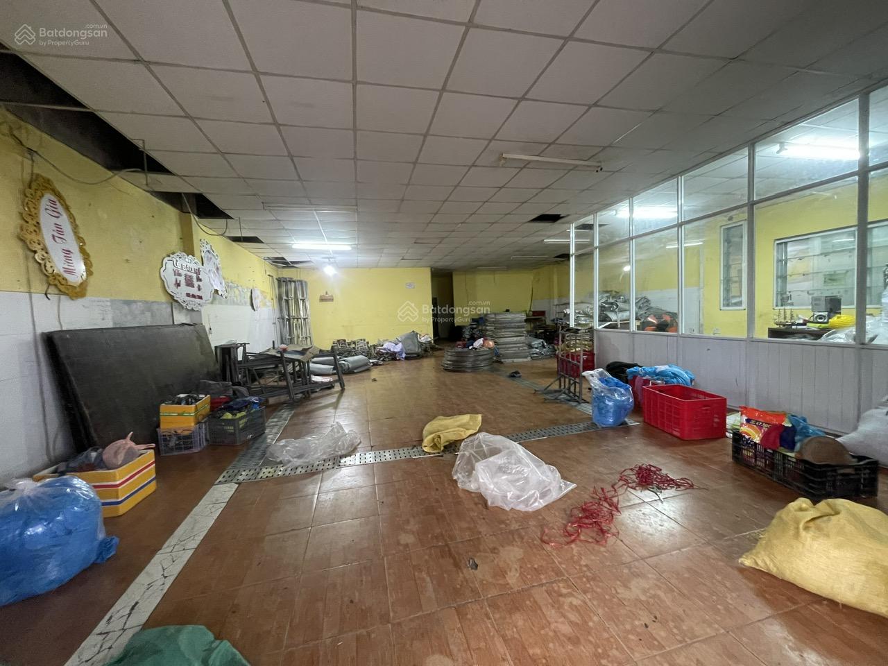 Cho thuê nhà kho mặt tiền đường Phạm Viết Chánh - Gần Lê Đại Hành, DT: 225m2 kho kiên cố, phù hợp