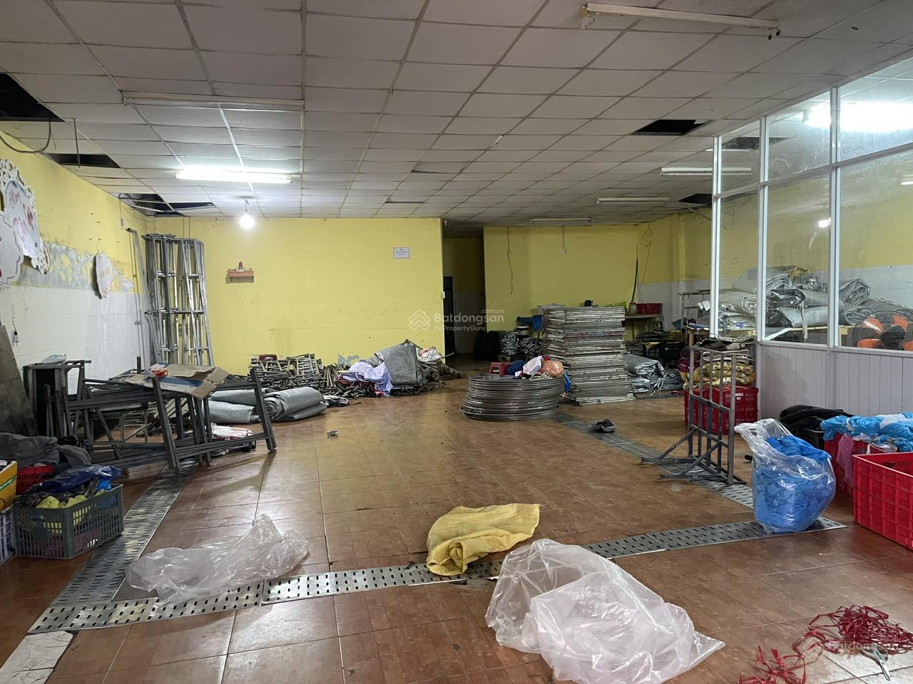 Cho thuê nhà kho mặt tiền đường Phạm Viết Chánh - Gần Lê Đại Hành, DT: 225m2 kho kiên cố, phù hợp