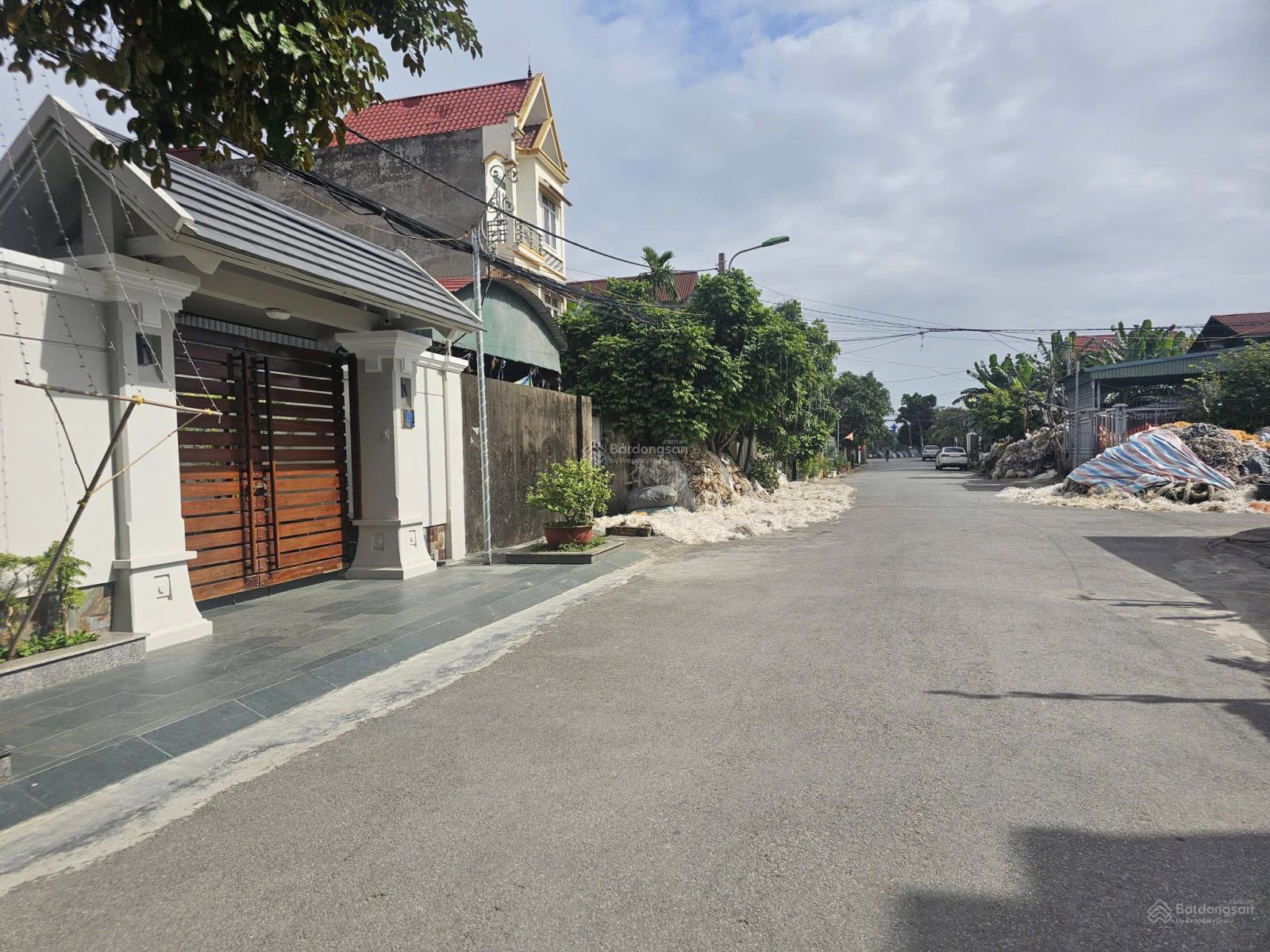 Cần bán lô đất ngõ thông từ 172 - 200 Cát Linh 90m2 giá chỉ 24tr/m2 Cần bán lô đất ngõ thông từ 172 - 200 Cát Linh 90m2 giá chỉ 24tr/m2