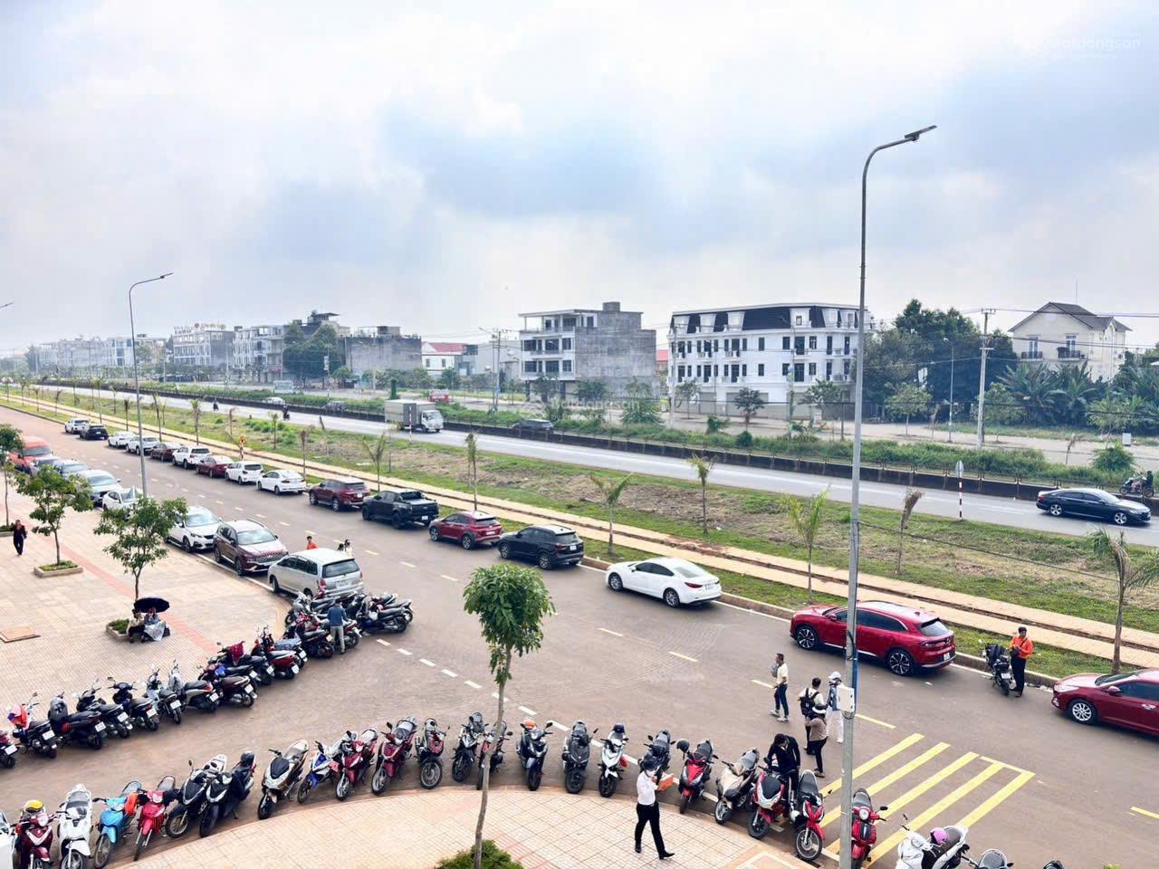 Đất Dầu Giây, mặt Quốc Lộ 1A, sổ riêng, diện tích 240m2, giá 16 triệu/m2, LH: 0934 828 ***