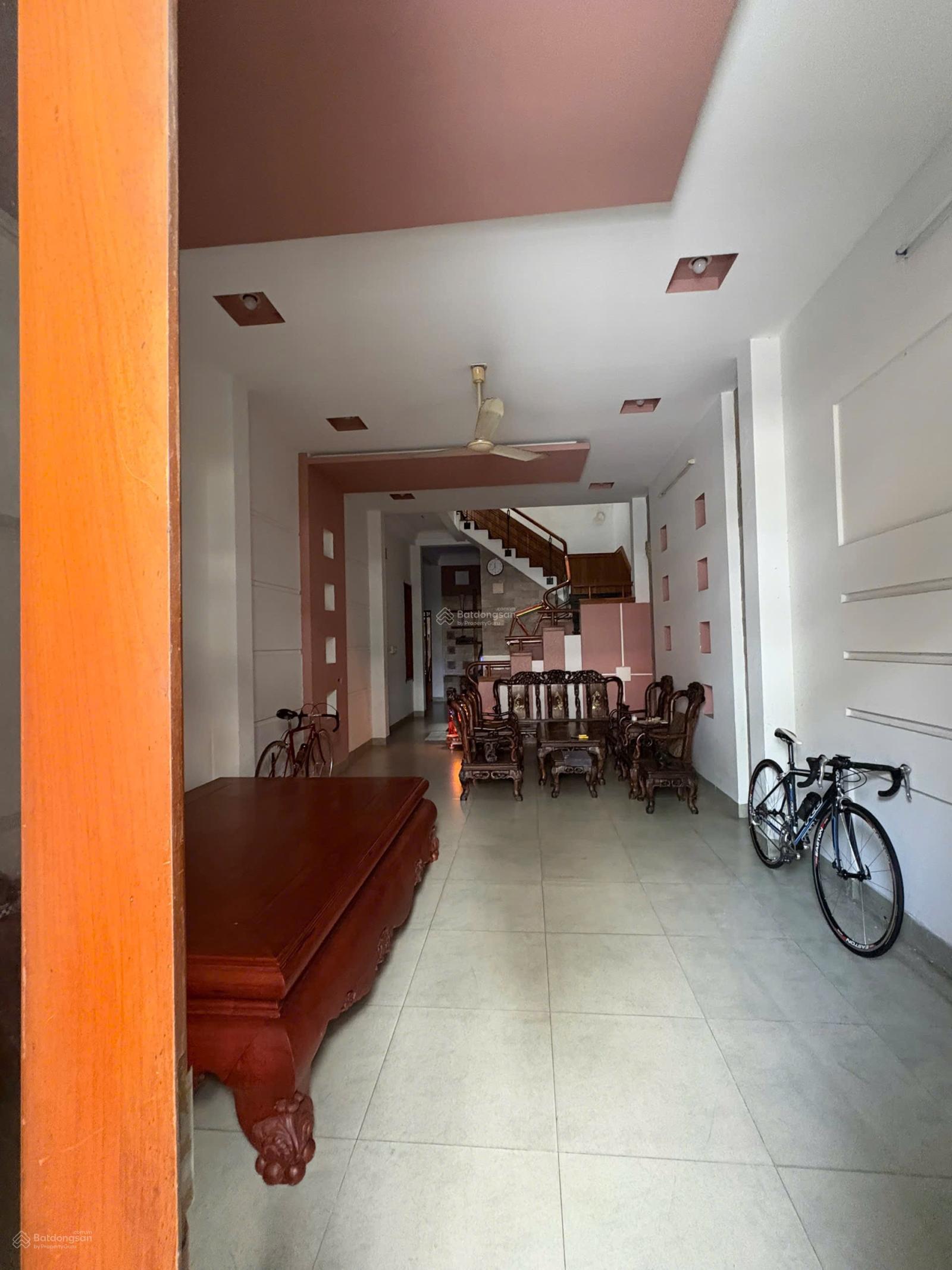 Cho thuê nhà 3 tầng MT Nguyễn Trãi! Ngay trung tâm thành phố. Giá 25tr/ tháng. DT đất 156m2