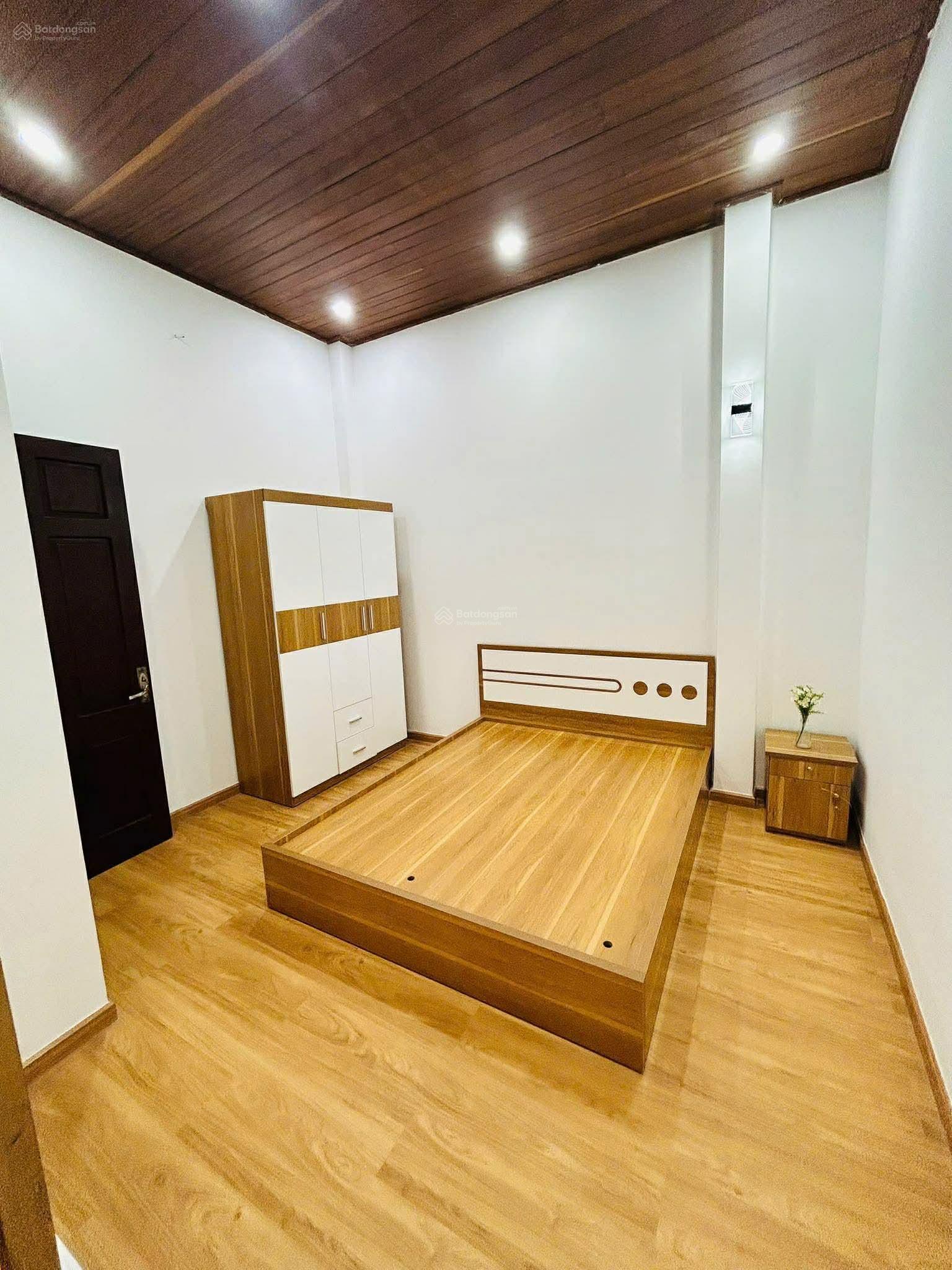 Cho thuê nhà 3 tầng kiệt đường nhựa ô tô tránh nhau đường Hải Hồ, Quận Hải Châu. 18tr/ tháng.
D