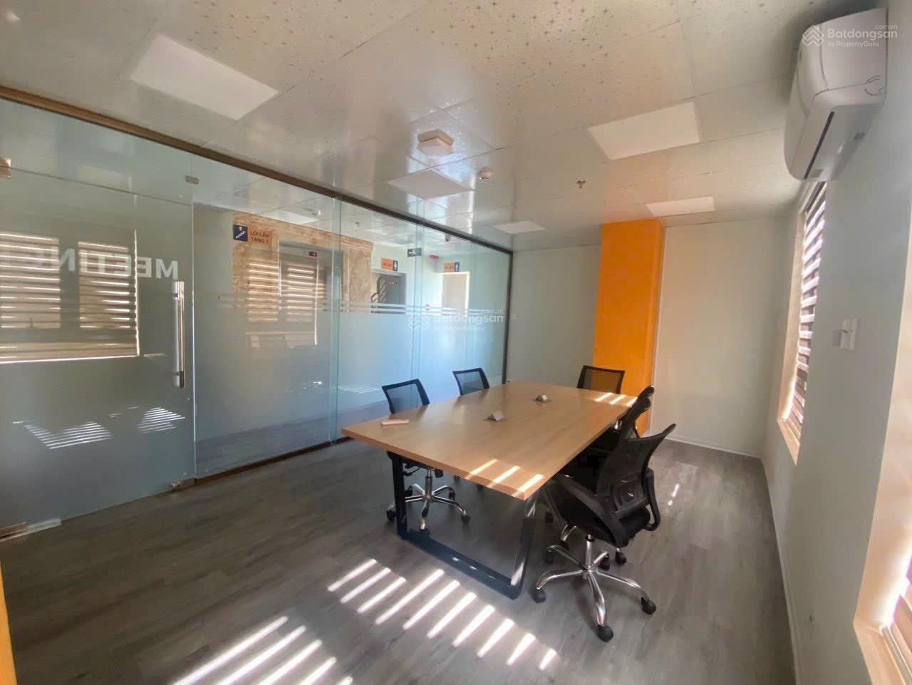 cho thuê toà văn phòng SIÊU PHẨM
- Diện tích thuê : tầng 4-5-8 (mỗi tầng 170m2)
- Hệ thống bàn ghế,