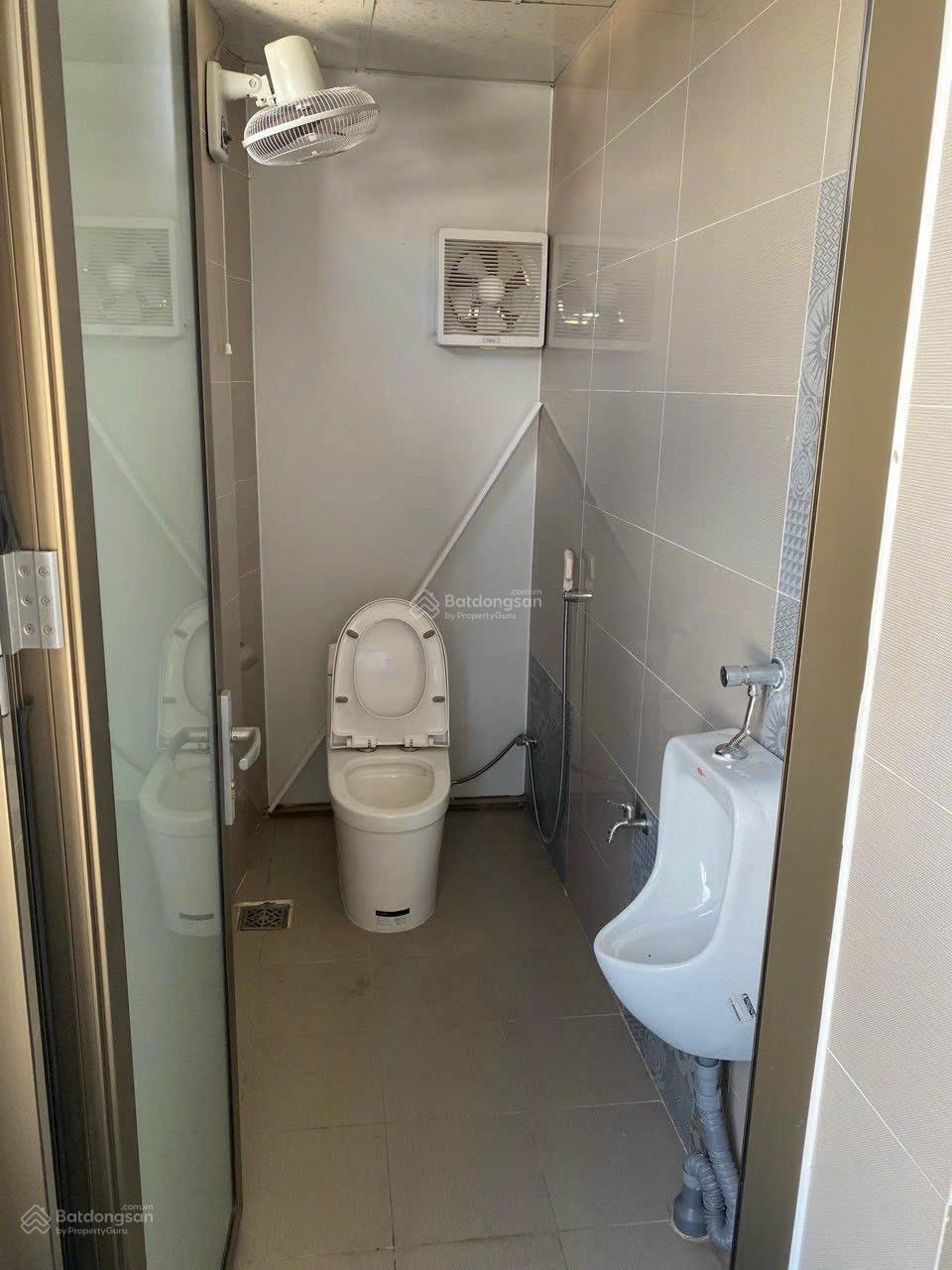 cho thuê toà văn phòng SIÊU PHẨM
- Diện tích thuê : tầng 4-5-8 (mỗi tầng 170m2)
- Hệ thống bàn ghế,