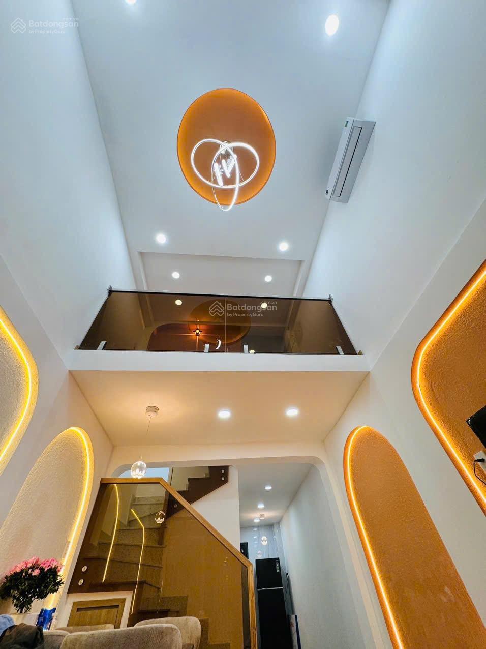 Bán nhà 3 tầng gần hàng xanh điện biên phủ khu D2 giá 5 tỷ 680 bớt lộc