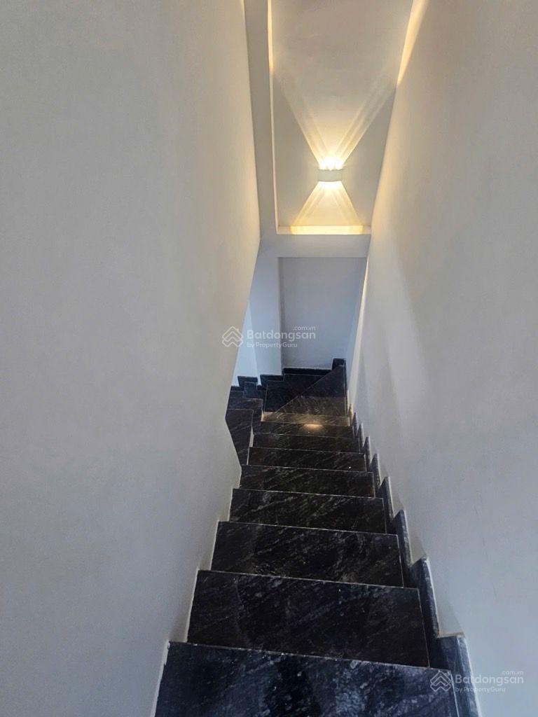 Bán nhà 4,2 tỷ, hẻm xe hơi 6m, 1 trệt + 1 lầu, 4.05*8.05m, nhỏ xinh ấm cúng, an ninh.