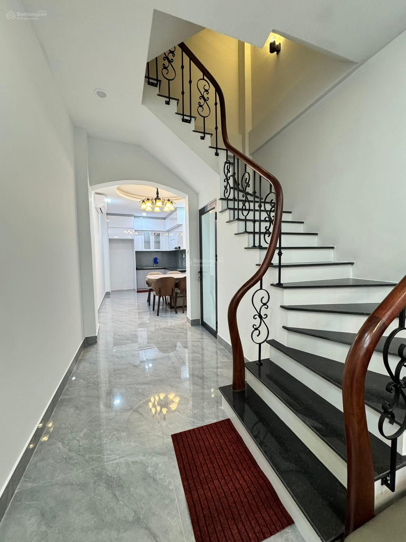 Nhà phố Ngọc Khánh, 10 ra mặt phố oto tránh, dân xây 36m*5T full NT khách về ở ngay đón tết Nhà phố Ngọc Khánh, 10 ra mặt phố oto tránh, dân xây 36m*5T full NT khách về ở ngay đón tết