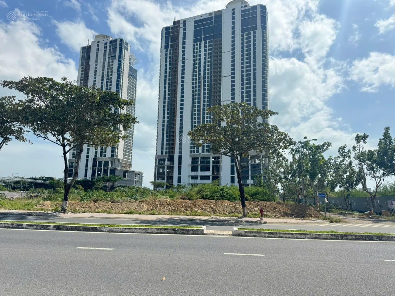 Bán đất góc 2 mặt tiền Phạm văn Đồng view biển - vĩnh hoà ngang 7,4 m diện tích 108 m giá 150 tr /m