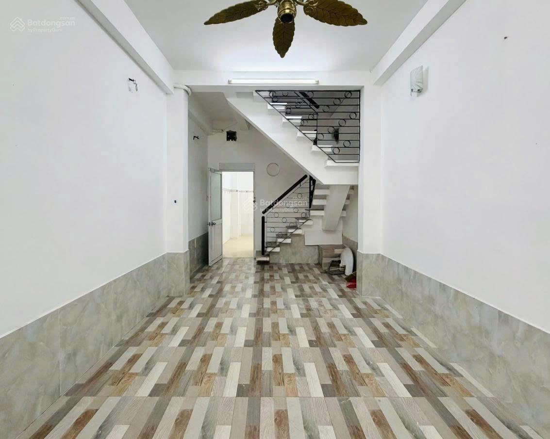 Hẻm thông, xe hơi đến nhà - Nguyễn Đình Chiểu Quận 3 - 37m2, 5 tầng, 7PN.