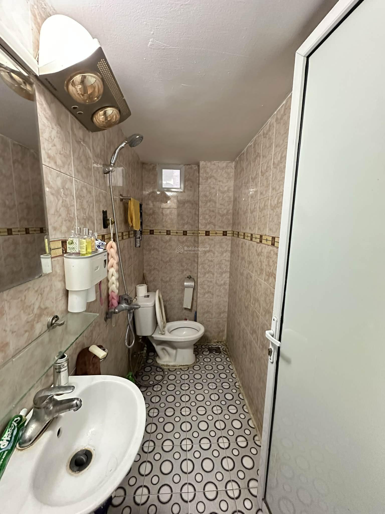 Bán nhà Trương Định. DT 43m2 5 tầng mặt tiền 4.2m giá 9,5 tỷ