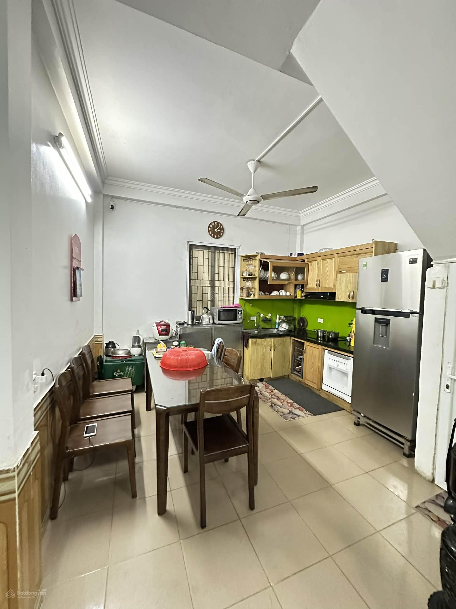 Bán nhà Trương Định. DT 43m2 5 tầng mặt tiền 4.2m giá 9,5 tỷ