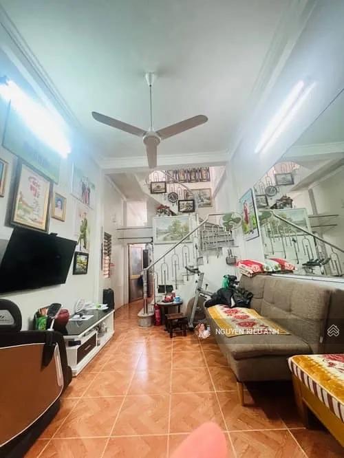 Bán nhà kim ngưu cách ô tô 30 m 59 m -4 T - MT 4m trc nhà SH QUAY ĐẦU , ngõ thông sdcc A4 giá TT