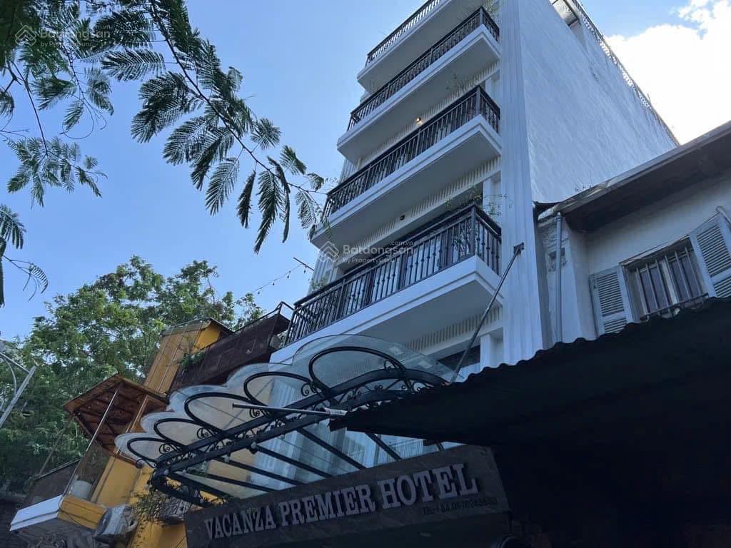 Siêu phẩm khách sạn phố cổ 160m2 - 8T - 30 phòng thiết kế indochina KD dòng tiền 8tỷ/n giá: 215 tỷ