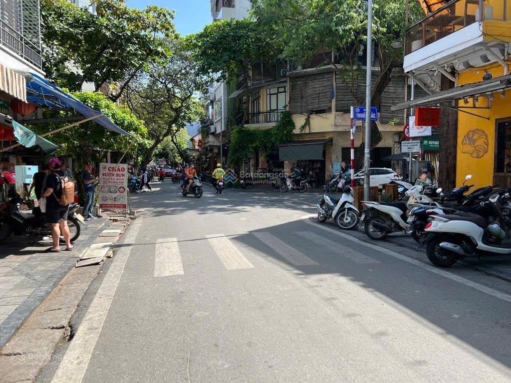 Siêu phẩm khách sạn phố cổ 160m2 - 8T - 30 phòng thiết kế indochina KD dòng tiền 8tỷ/n giá: 215 tỷ