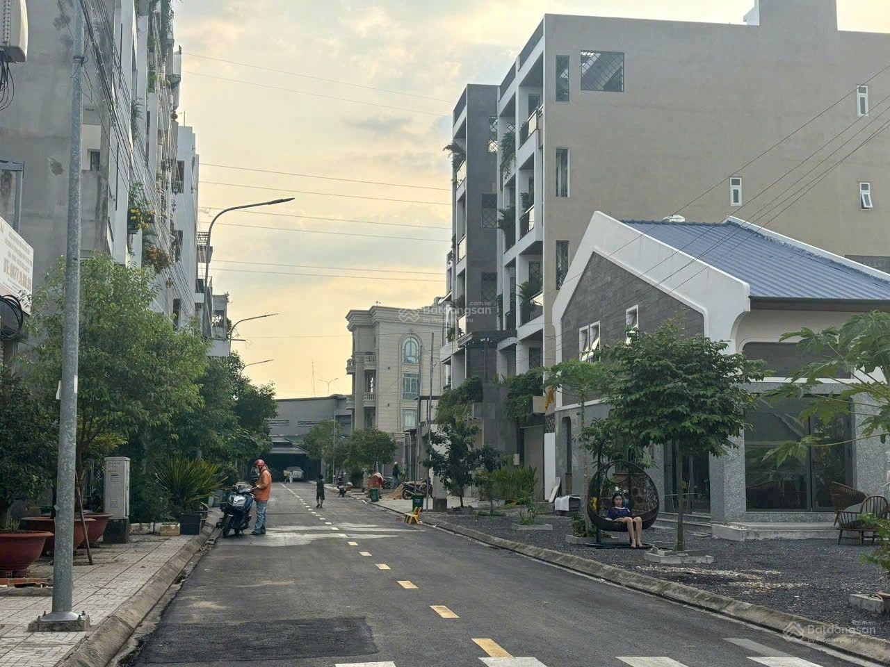 Lô Đất khu phân lô giáp khu dân cư Hà Đô - Đường Lê Thị Riêng - quận 12
- DT : 5m x 20 đường 9m vỉa