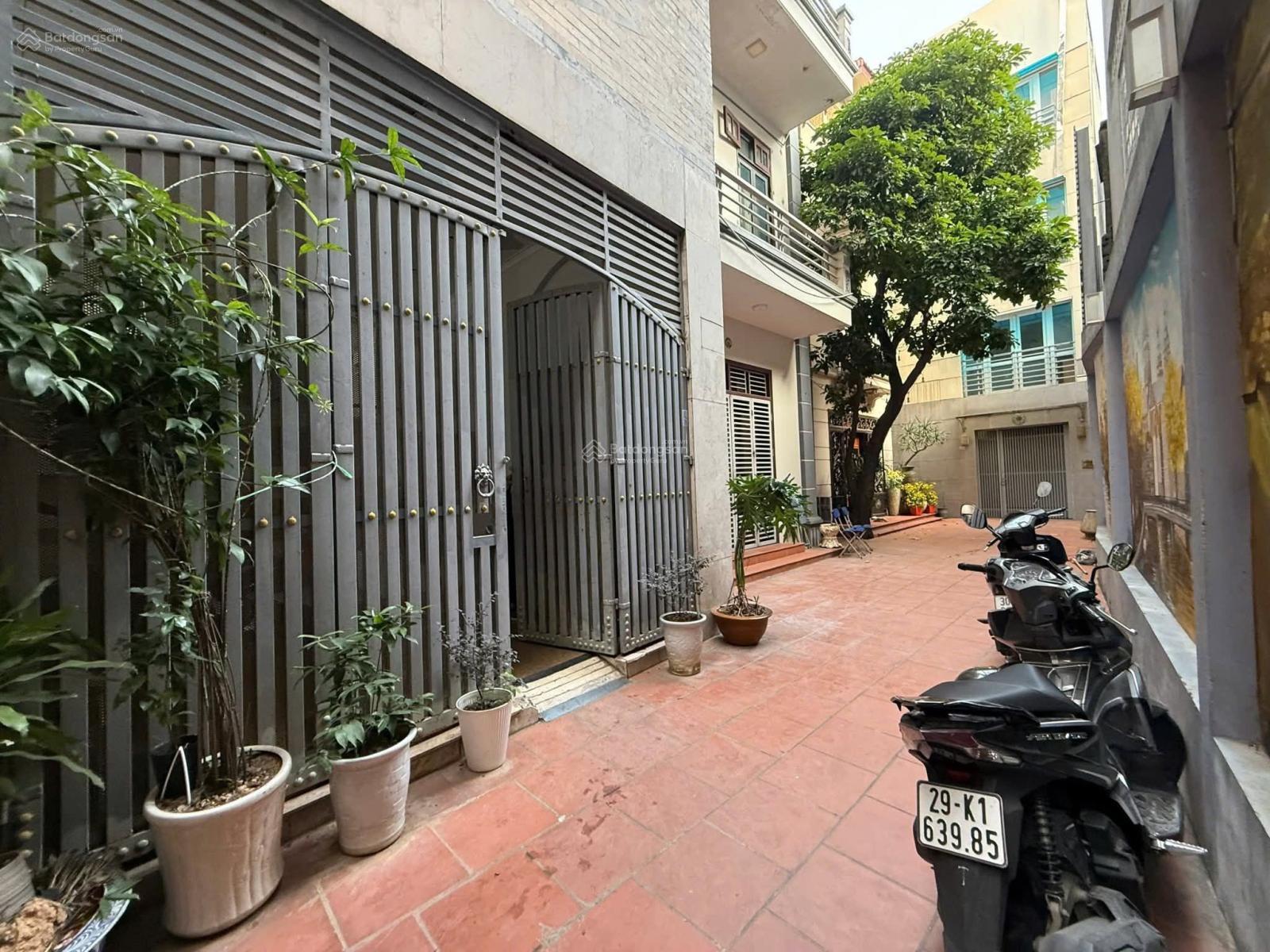 Tòa căn hộ cực đẹp phố Âu Cơ, Tây Hồ. Diện tích 130m2, 7 tầng thang máy, cách phố 30m, DT 100tr/th Tòa căn hộ cực đẹp phố Âu Cơ, Tây Hồ. Diện tích 130m2, 7 tầng thang máy, cách phố 30m, DT 100tr/th