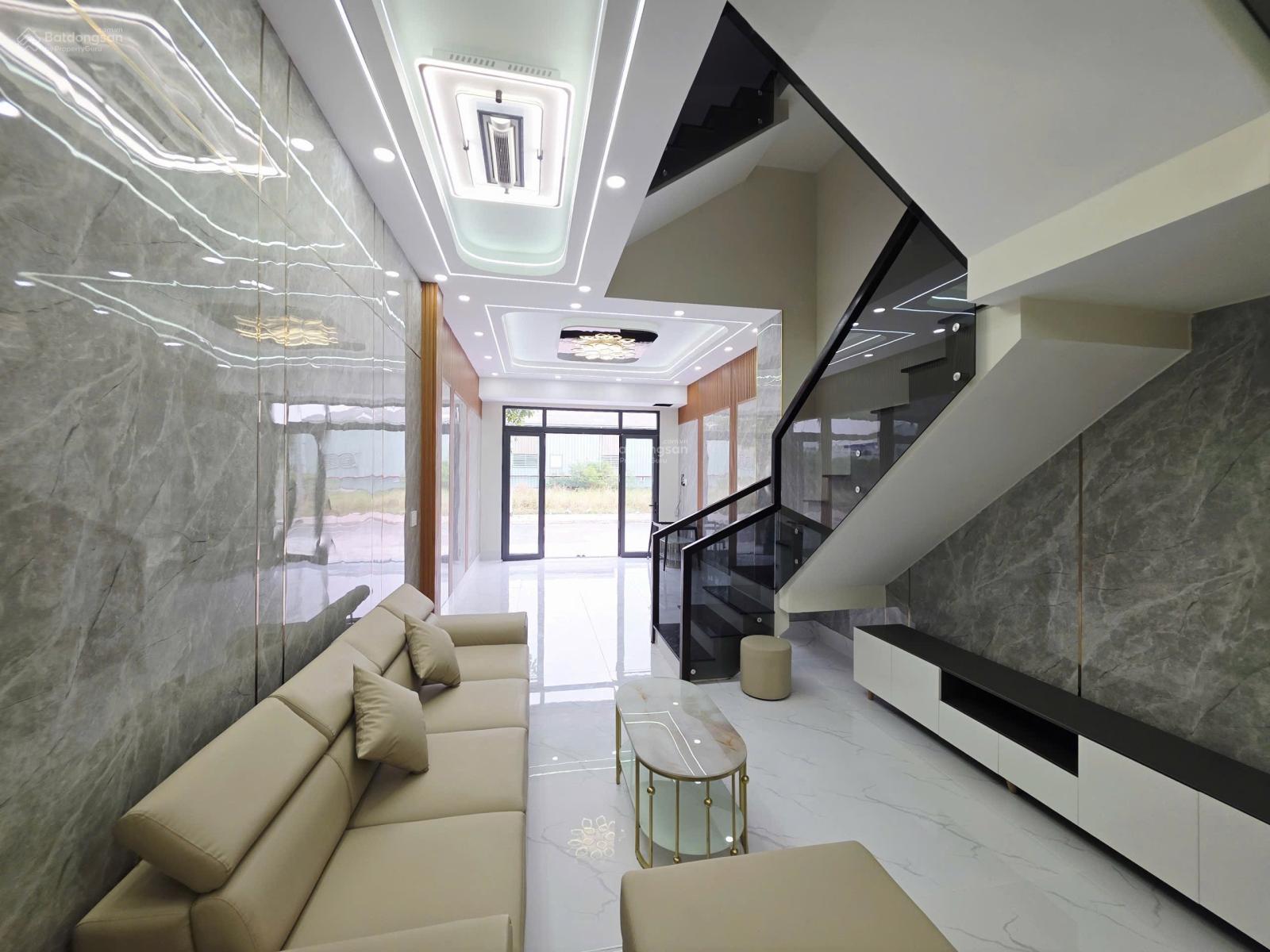 Bán gấp căn nhà full nội thất giá rẻ hơn xung quanh 300tr gần chợ, cách ngã 6 an Phú 1km