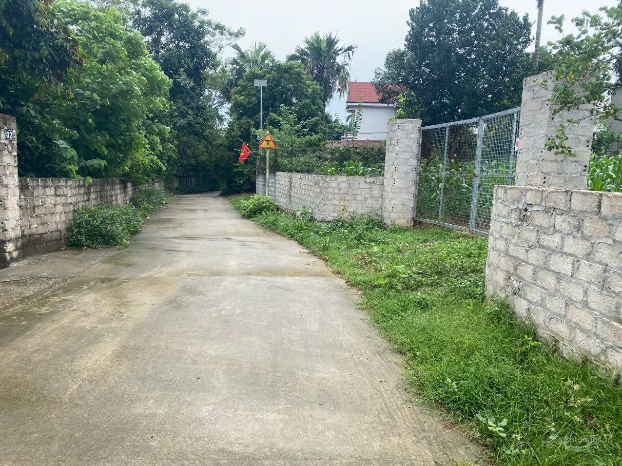 Mảnh đất sẵn nhà nằm trong quần thể nghỉ dưỡng Vân Hòa, nhiều villa, homestay, cách TT Hà Nội 40km