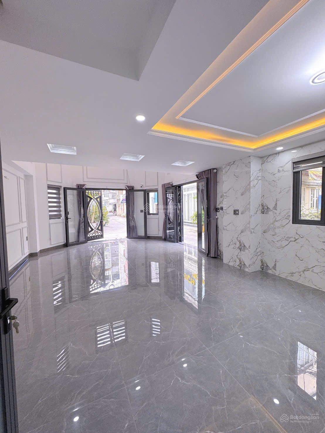 Nhà mới đẹp 4 lầu sát mặt tiền Cầm Bá Thước P7 Phú Nhuận