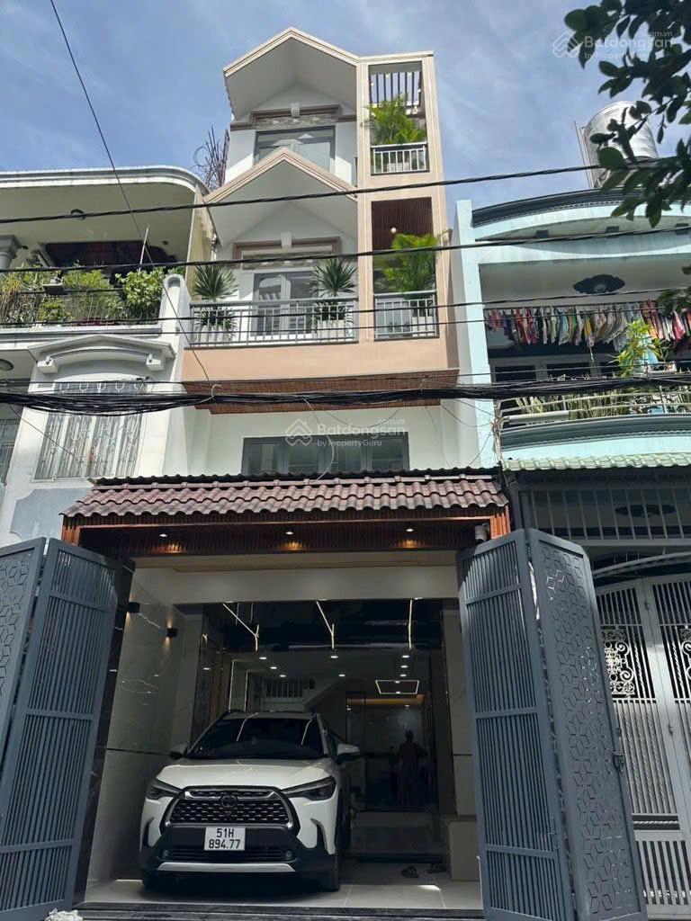 Nhà đẹp xinh 4 tầng ở ngay, xe hơi ngủ trong nhà, hẻm ô tô 6m thông, ngay sát công viên làng hoa