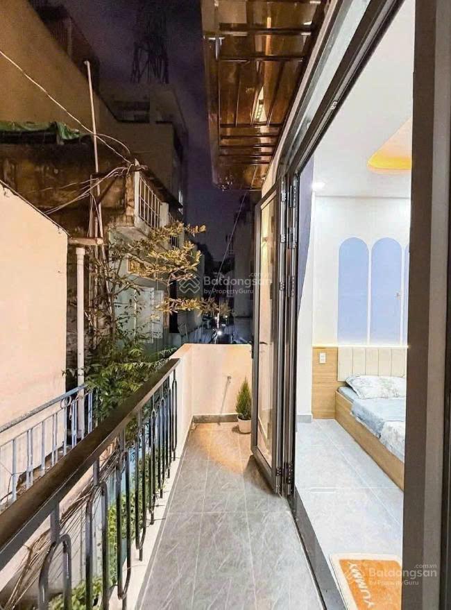 Giảm sâu, chỉ hơn 4 tỷ - Nhà đẹp Phú Nhuận - 4 tầng, 3 PN, 4WC.